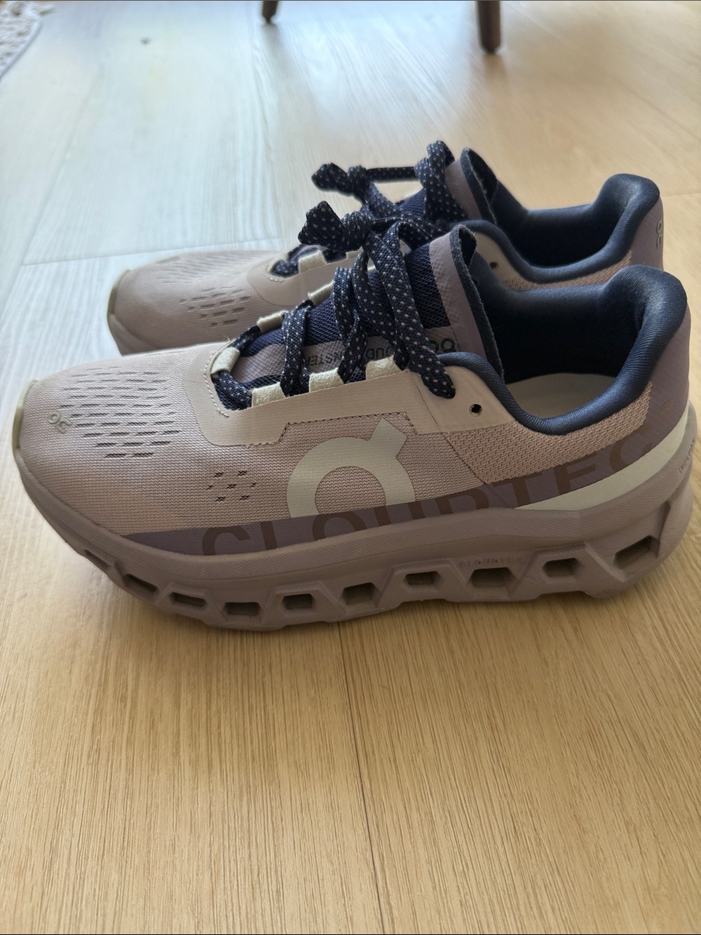 On Running Lace-Up Trainers in Limited Edition from Free People sz 7.5 - Picture 3 of 5